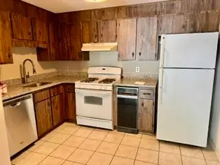 305 Pine St #12, Lowell, MA 01851 - #3