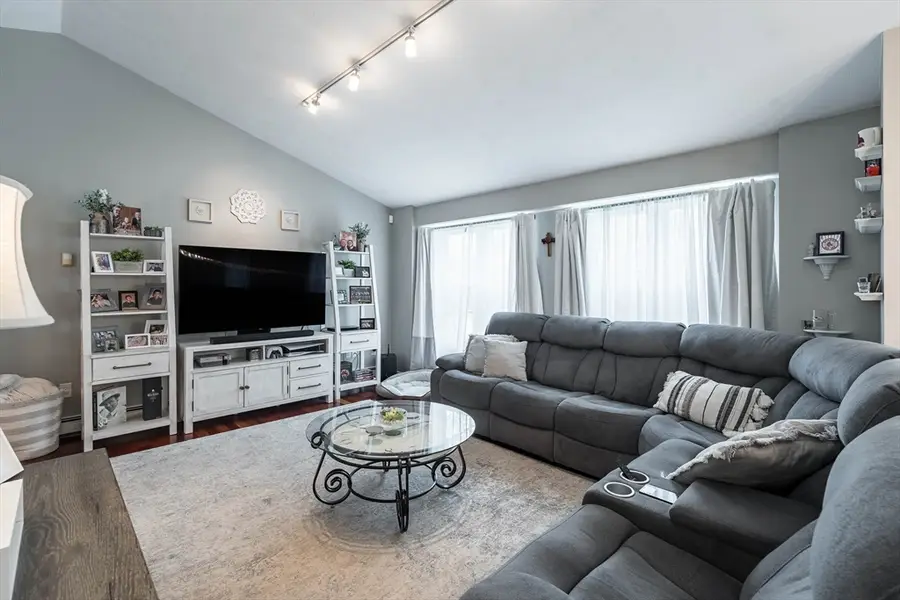 77 Lippitt Ave, Cumberland, RI 02864 - #2