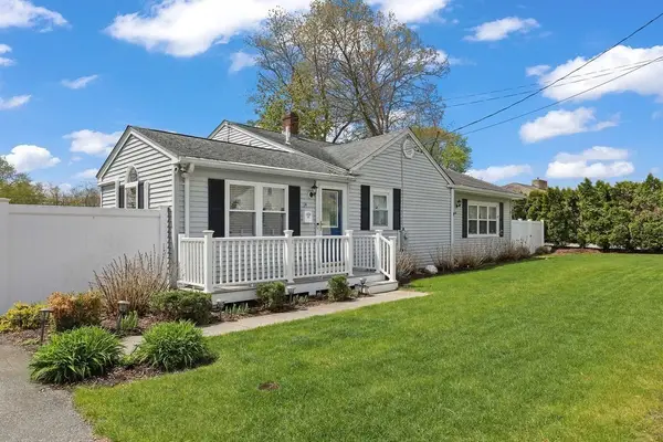 34 Harbeck St, Acushnet, MA 02743