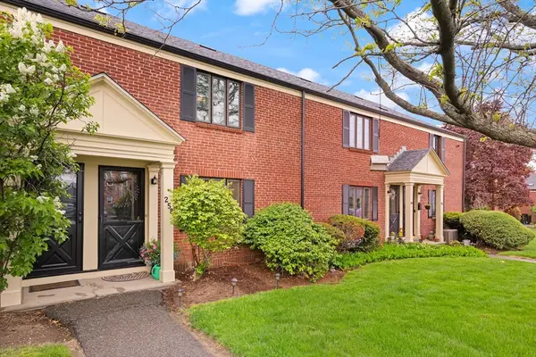 258 Lexington St #258, Watertown, MA 02472