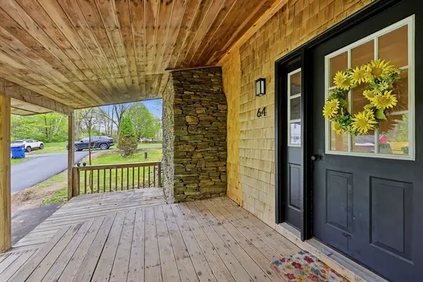 64 S Cottage Rd, Holland, MA 01521