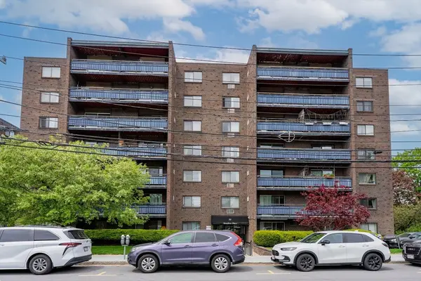 32 Whites Ave #D13A, Watertown, MA 02472