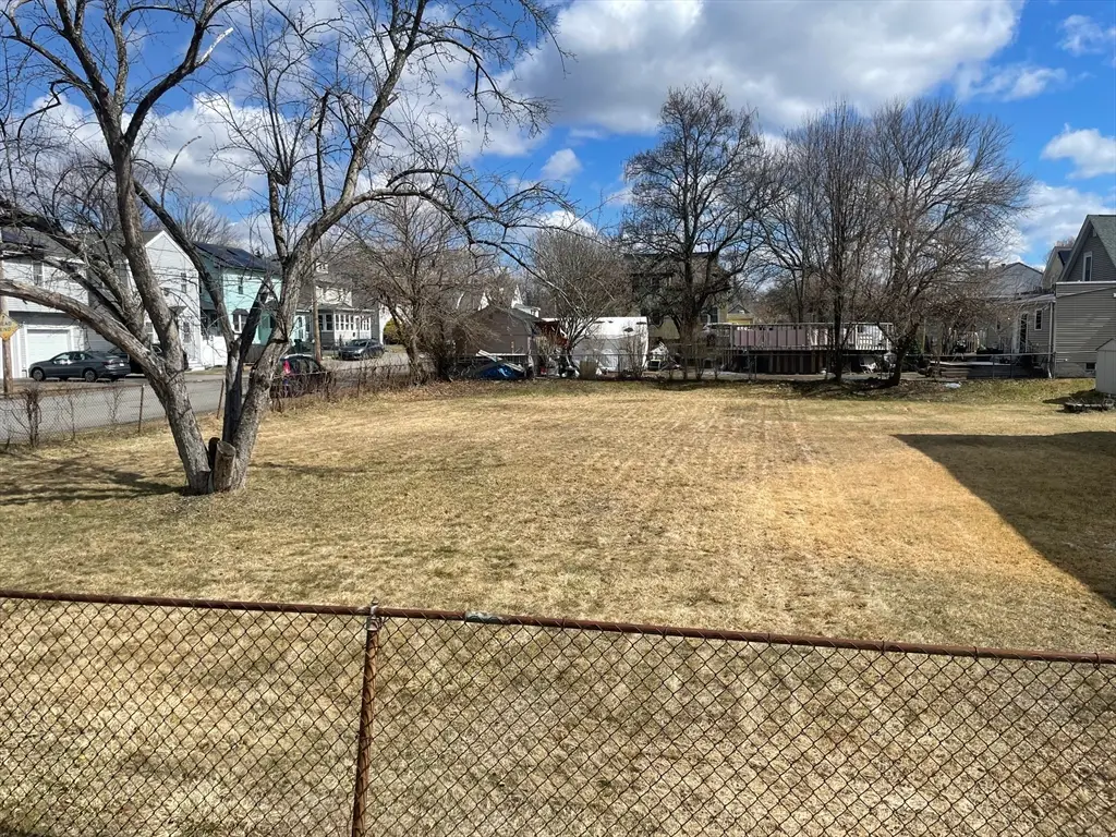 87 Lafayette St, Lowell, MA 01854 - #1
