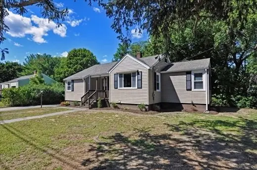 1036 Middleboro Avenue, Taunton, MA 02718