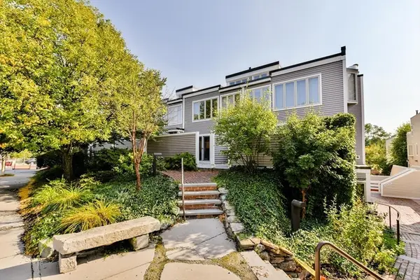 4 Fresh Pond Pl, Cambridge, MA 02138