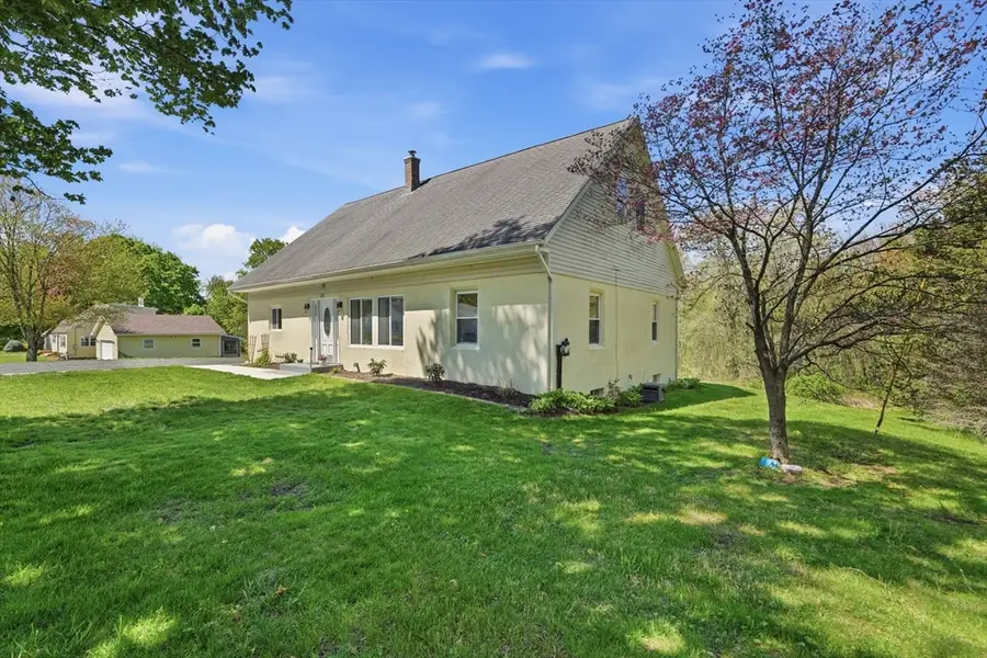 54 Taylor St, Granby, MA 01033 - #3