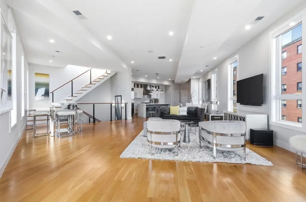 469 E 4th St #2, Boston, MA 02127 - #1