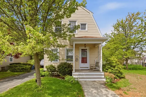 17 Buttonwood St, New Bedford, MA 02740