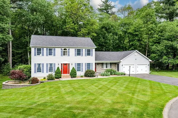 19 Overlook Dr, Wilbraham, MA 01095
