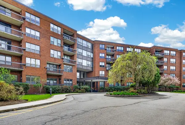 210 Nahanton #117, Newton, MA 02459