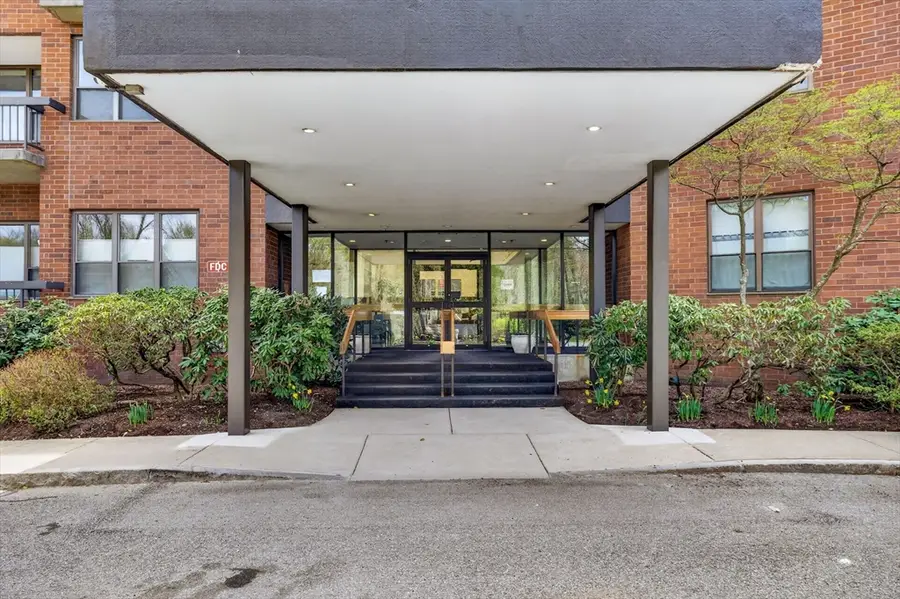 210 Nahanton #117, Newton, MA 02459 - #2
