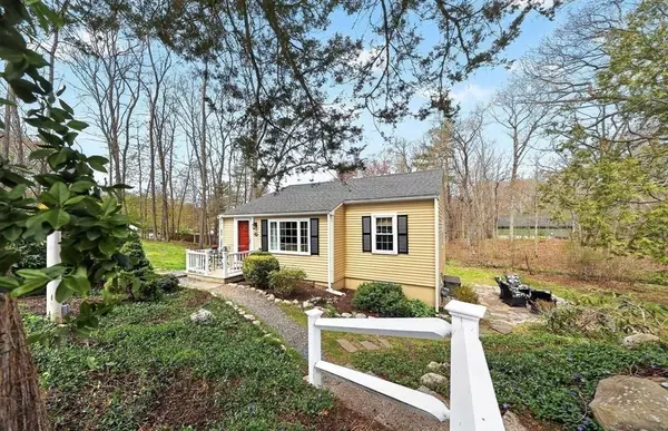15 Leigh Road, Norwell, MA 02061