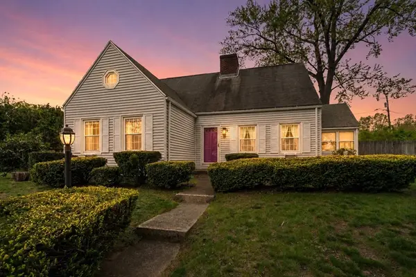 39 Pleasant St, Holyoke, MA 01040