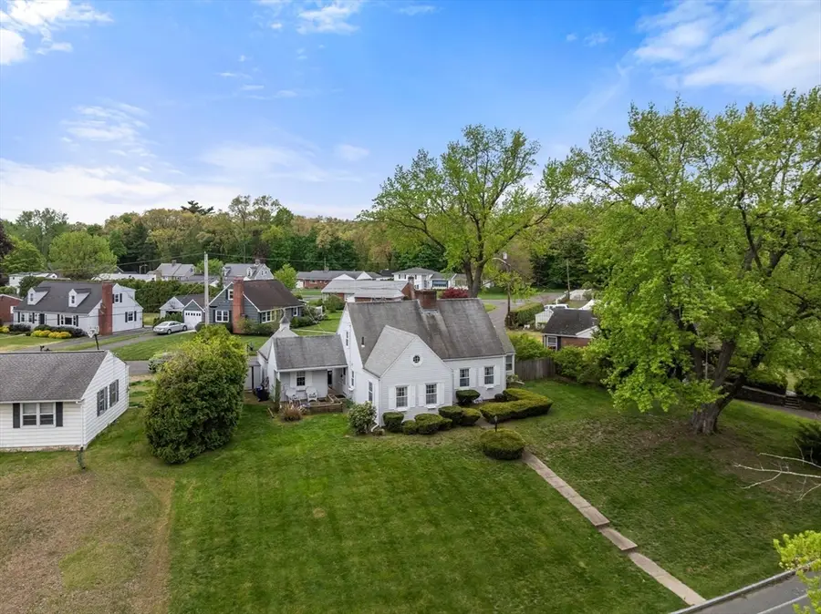 39 Pleasant St, Holyoke, MA 01040 - #3