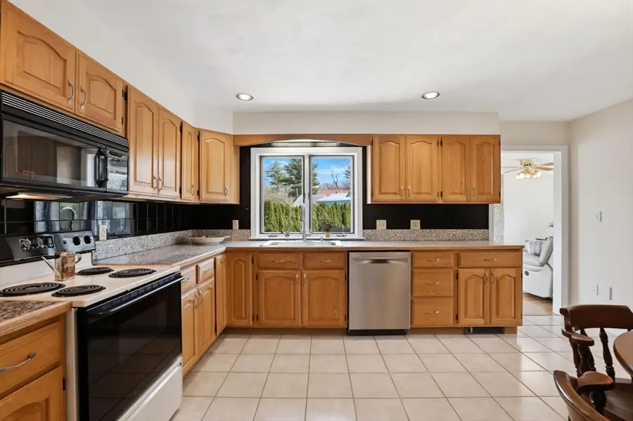 6 Gavin Cir, Stoneham, MA 02180 - #2