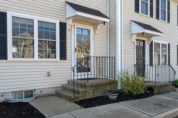 11 Boxberry Ln #11, Rockland, MA 02370