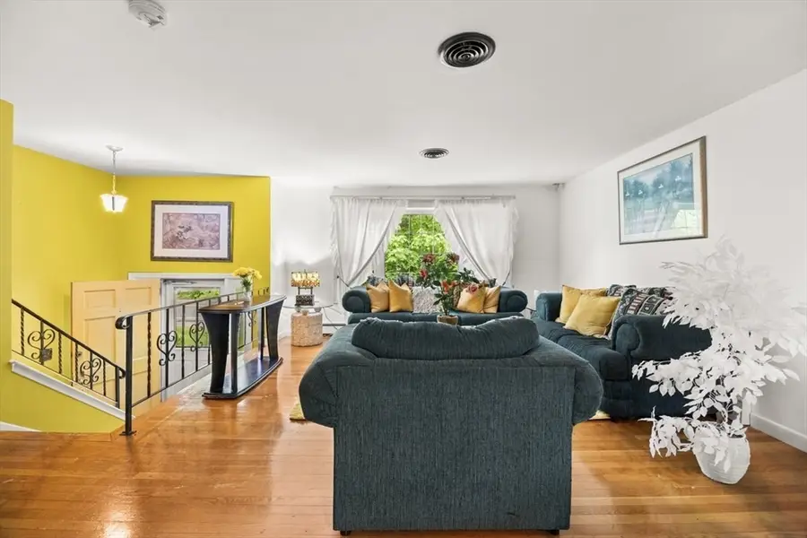 273 W Chestnut St, Brockton, MA 02301 - #3