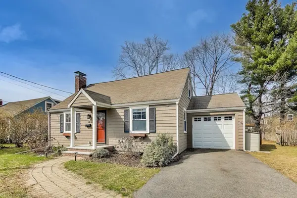 22 Irving St, Reading, MA 01867