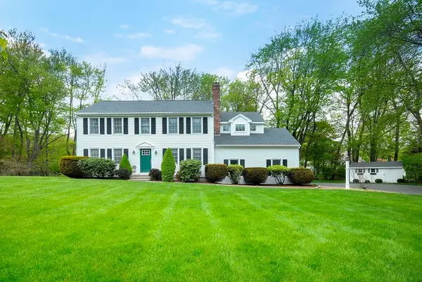 2 Blackthorne Cir, Hopkinton, MA 01748