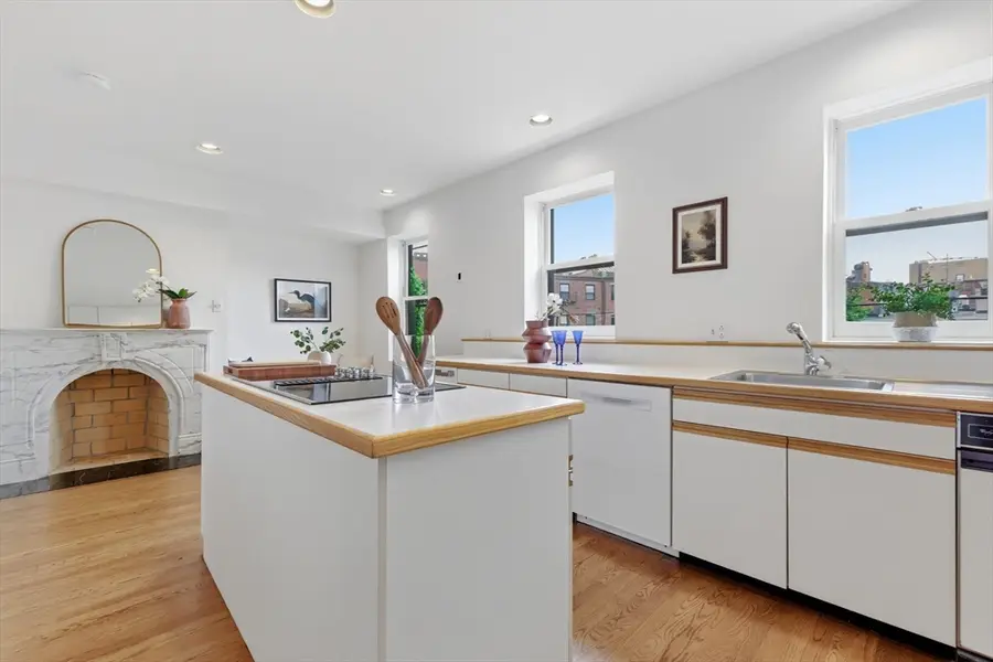 131 Mount Vernon St #2, Boston, MA 02108 - #2