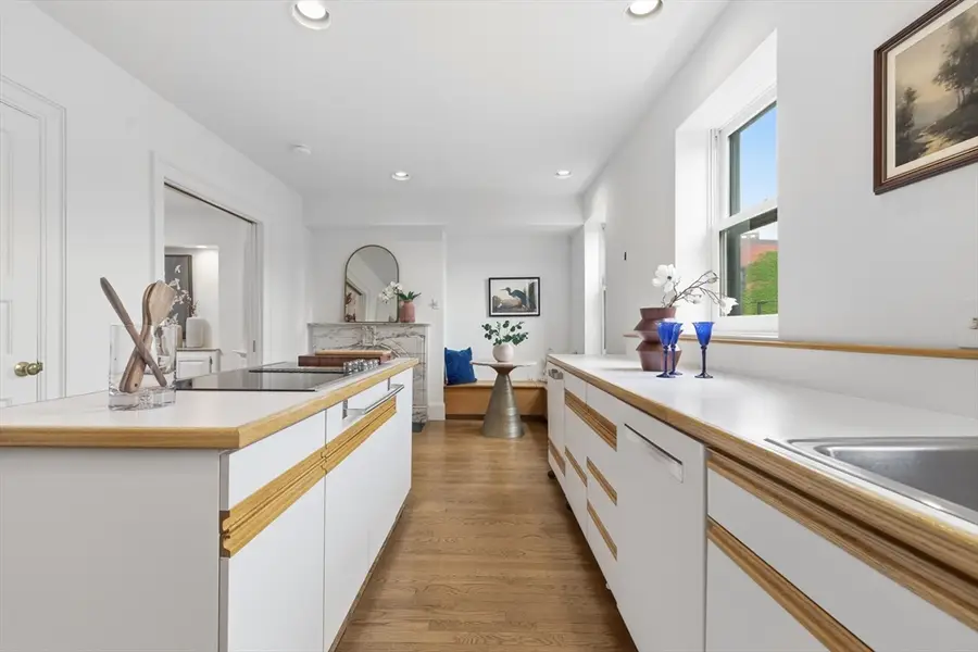 131 Mount Vernon St #2, Boston, MA 02108 - #3
