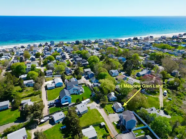 11 Meadow Glen Ln, Plymouth, MA 02360