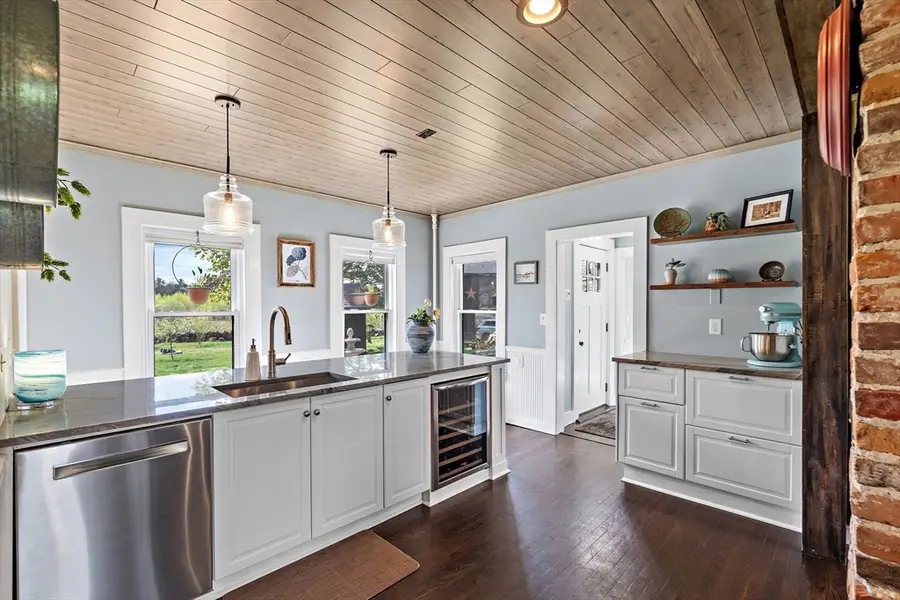 25 Warfield St, Hopedale, MA 01747 - #3