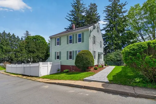 7 East Greenwood St, Amesbury, MA 01913
