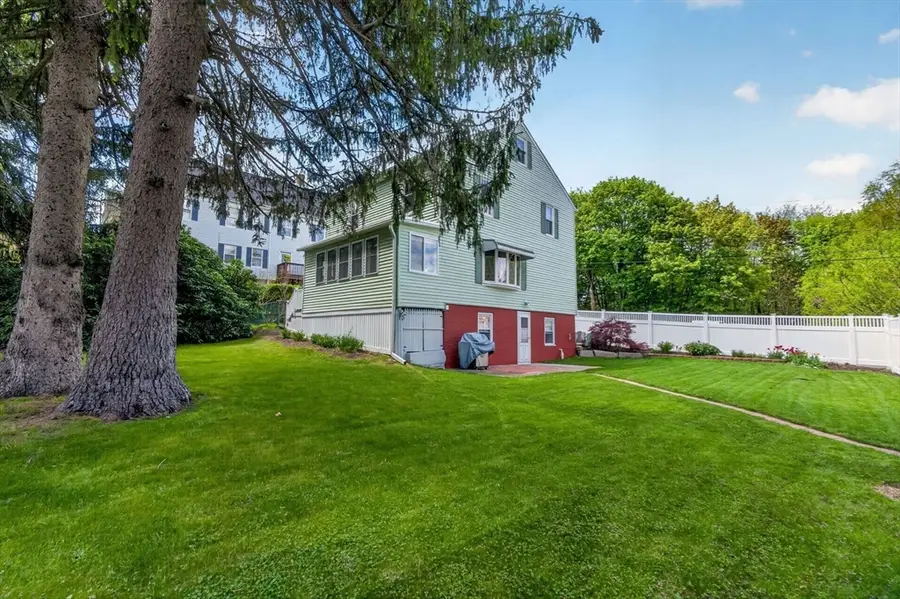 7 East Greenwood St, Amesbury, MA 01913 - #3