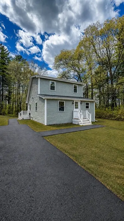 17 Southworth St, Lakeville, MA 02347