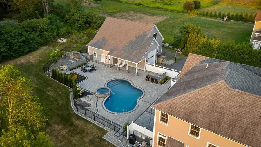 586 Hart St, Dighton, MA 02715 - #3