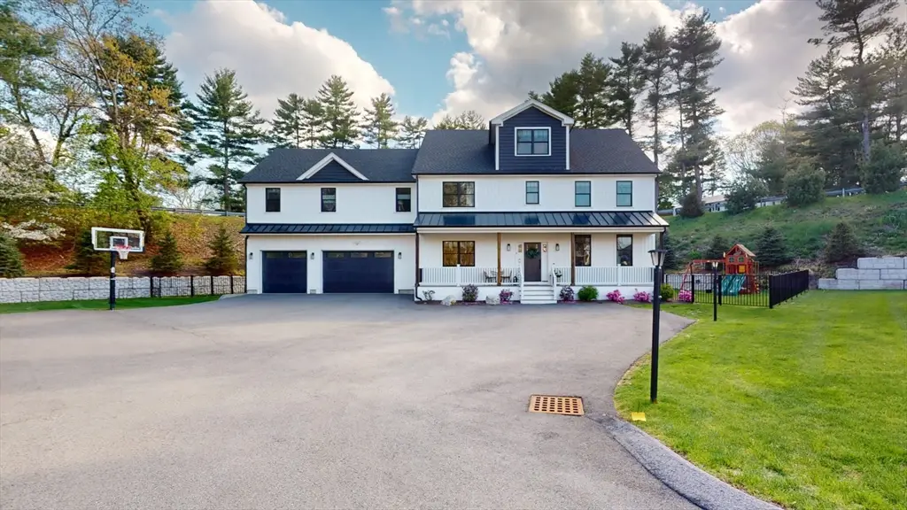 4 Lincoln Ct, Medfield, MA 02052 - #1