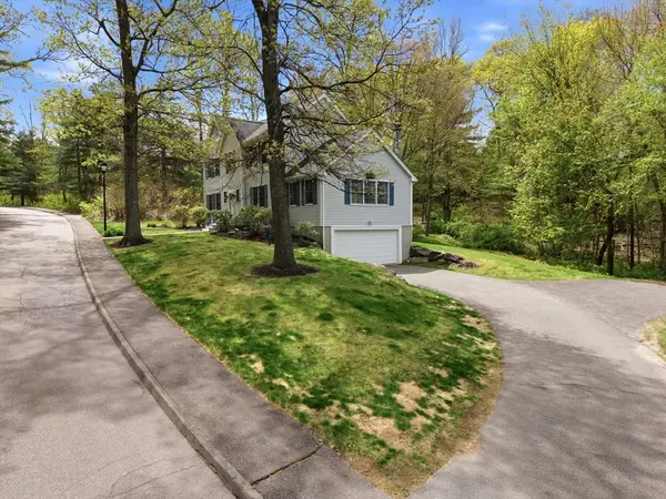 65 Locust St, Middleton, MA 01949