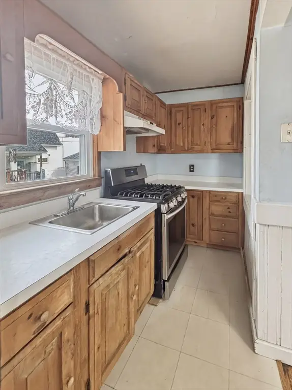 808 Grove St, Manchester, NH 03103 - #3