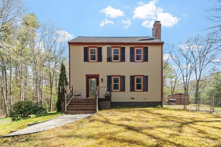 111 Hale Rd, Hubbardston, MA 01452 - #2