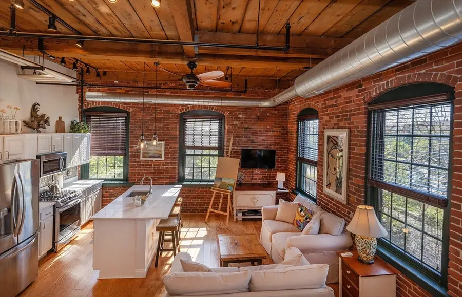 25 Pond St #210, Amesbury, MA 01913 - #2