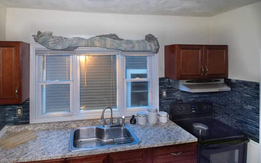 19 Glenwood St, Brockton, MA 02301 - #3