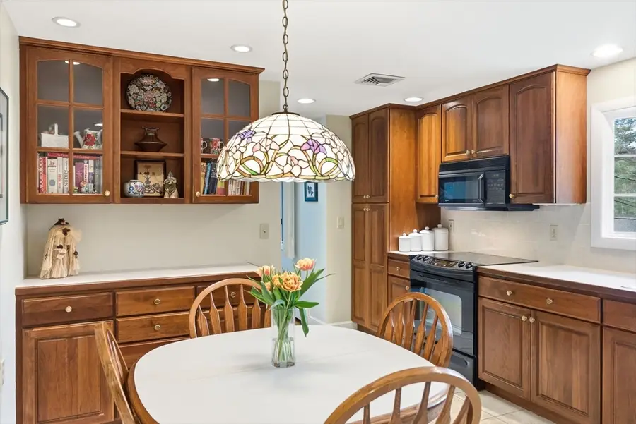32 Hayden Lane, Bedford, MA 01730 - #3