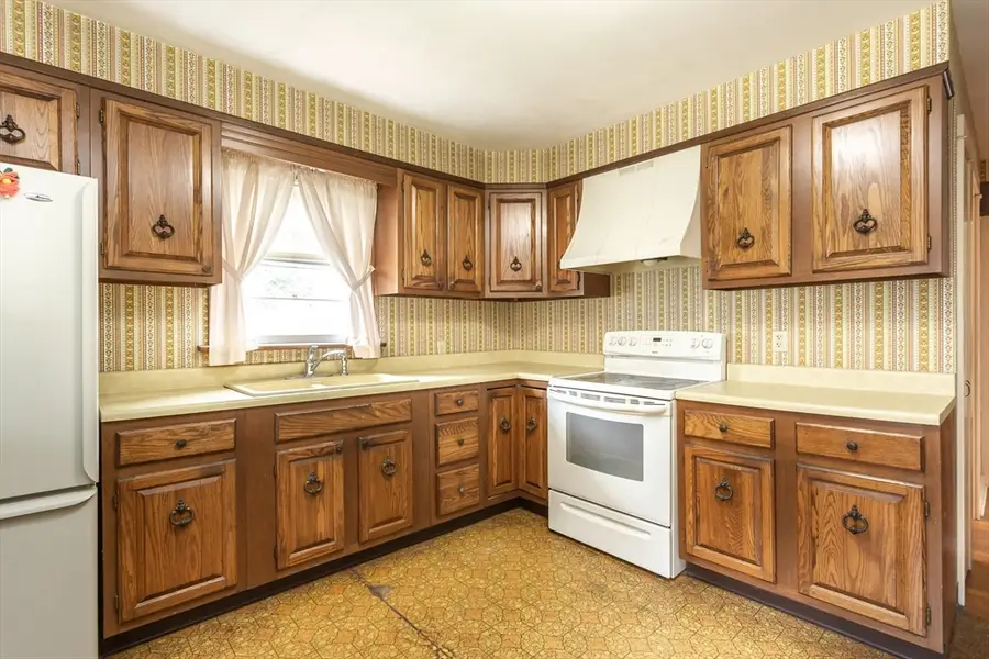 4 Merton St, Somerset, MA 02726 - #2