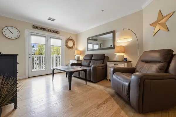 5 Woodman Way #107, Newburyport, MA 01950