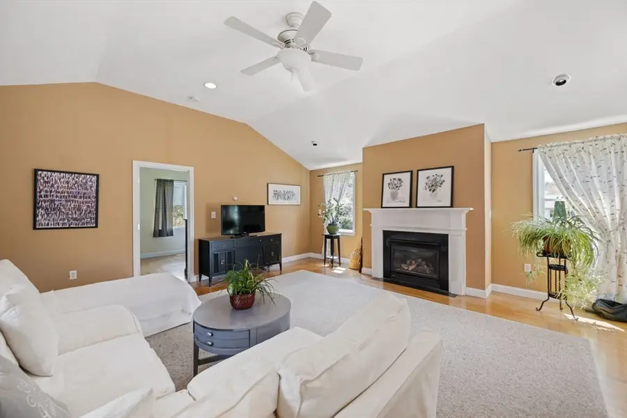 29 Andrew Dr, Pembroke, MA 02359 - #3