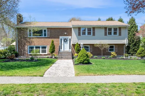 31 Rustic Ln, Reading, MA 01867