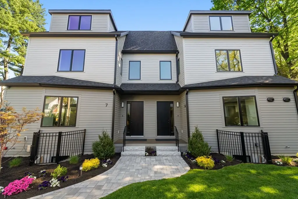 956 Walnut Street #6, Newton, MA 02461 - #1