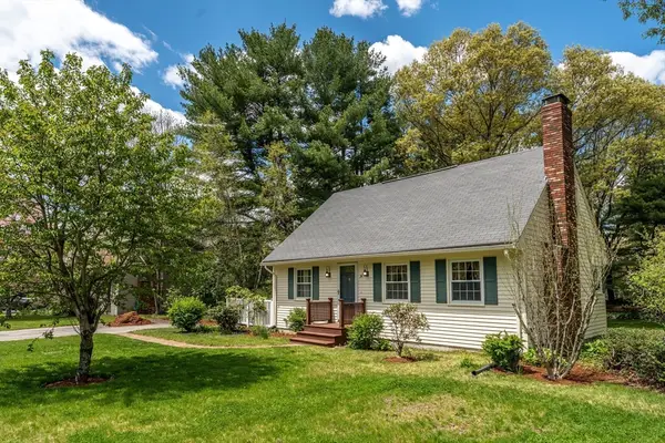 34 Oakhill Ave, Attleboro, MA 02703