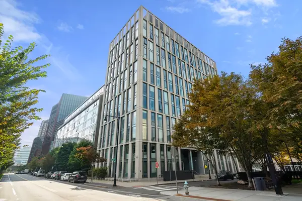 2 Earhart Street #PH6, Cambridge, MA 02141