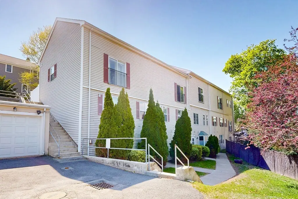 110 Coolidge Hill Rd #4, Watertown, MA 02472 - #1