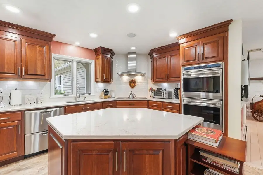 795 Maple St, Mansfield, MA 02048 - #3