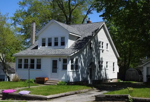 7 Whitin Avenue, Northbridge, MA 01588