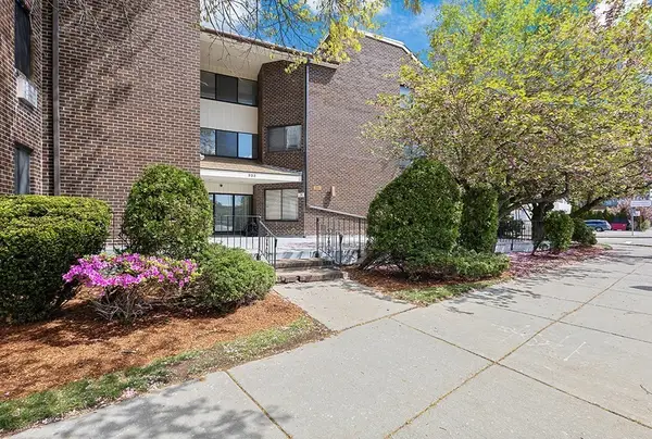935 Washington St #1, Newton, MA 02460