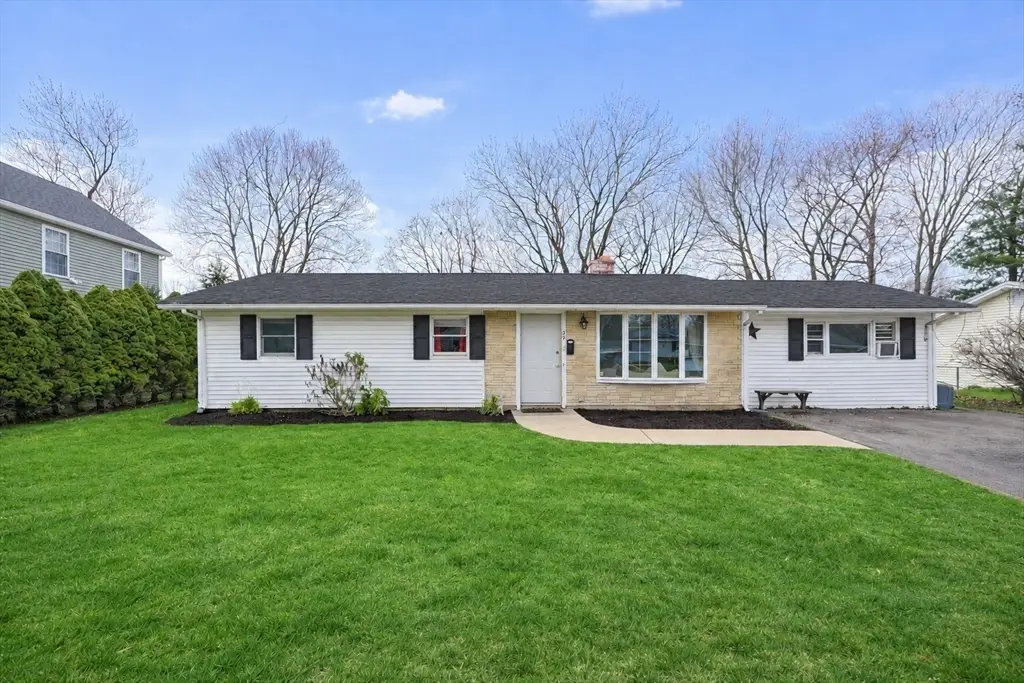39 Marion St, Holbrook, MA 02343 - #1